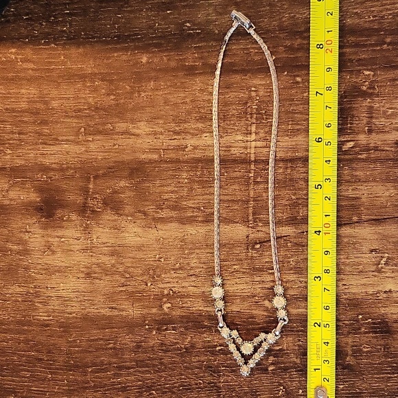 Vintage Flower V Necklace - Picture 6 of 6